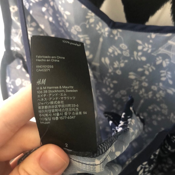 Two H&M Tanks - Picture 8 of 8